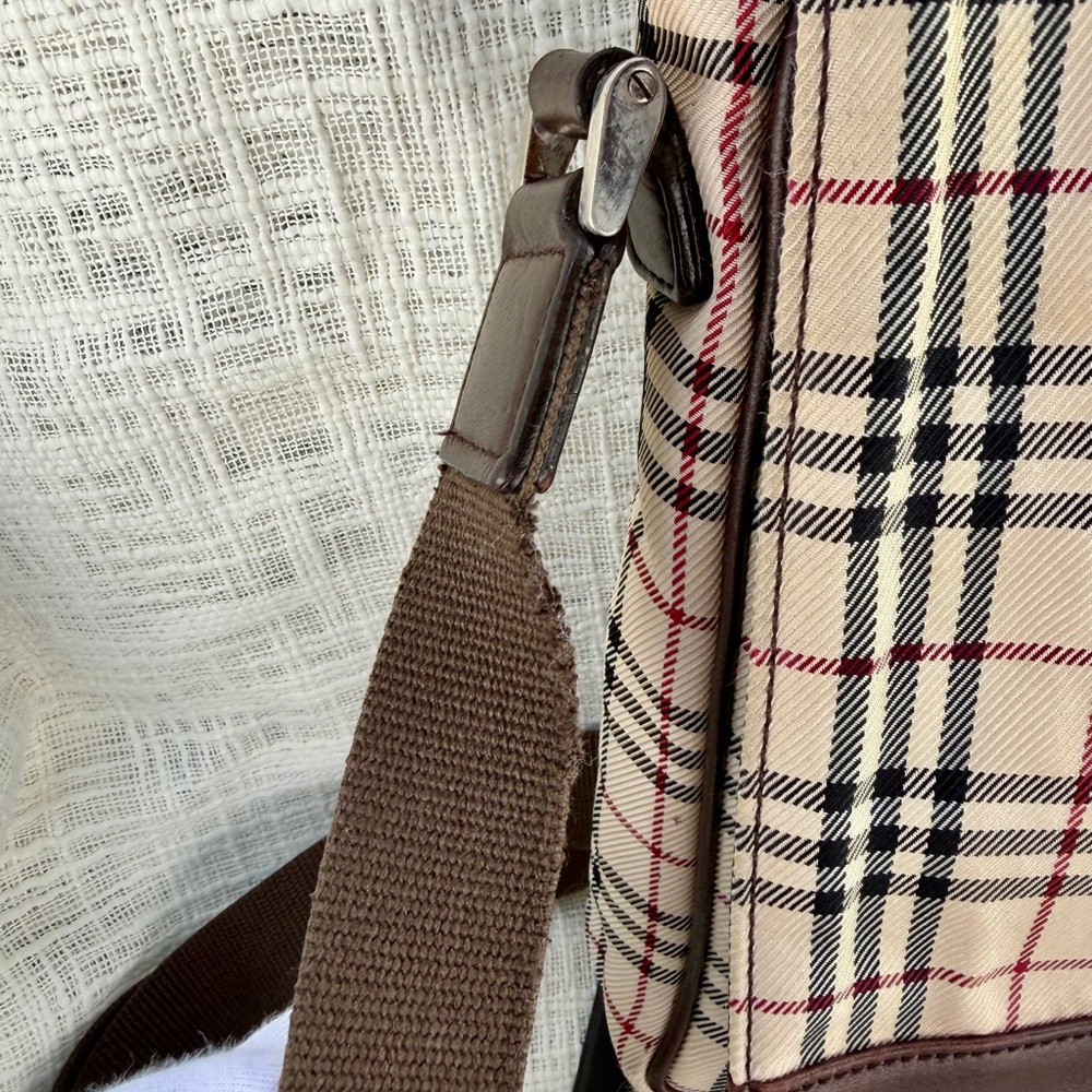 Vintage Burberry Nova Check Messenger Bag Crossbody Unisex - Picture 4 of 17